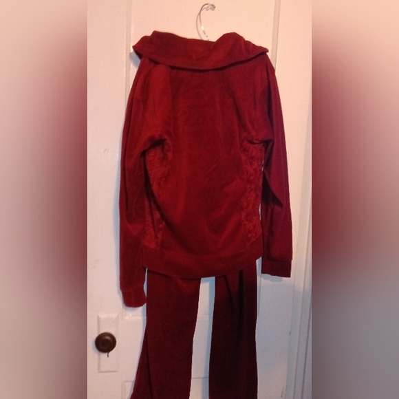 Valour Red Warm up Suit Medium - Picture 4 of 12